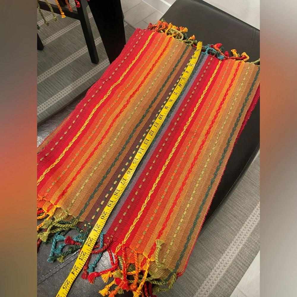 Bundle of Pier 1 Imports (1 table runner, and 4placemats, 4 napkin serviettes)